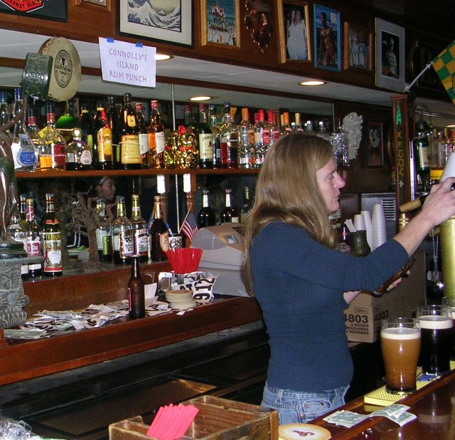 Drawing a Pint at Connolly's