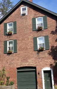 To this day, stately historic buildings grace the North shore of Staten Island. 